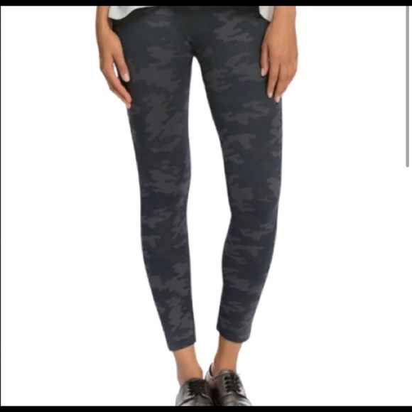 SPANX CAMO LOOK AT ME NOW SEAMLESS LEGGINGS - Picture 3 of 13
